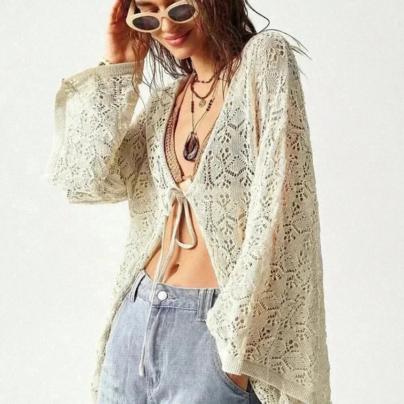 Beige Casual Women's Hollow Out Knitted Cardigan With Flared Sleeves - Picture 5 of 8